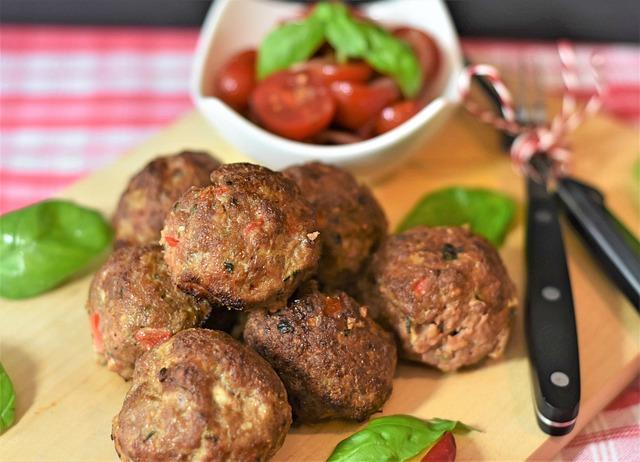 Masové Koule s Gratinovaným Pórkem: Paleo Oběd, Který Překvapí Své Chutí!