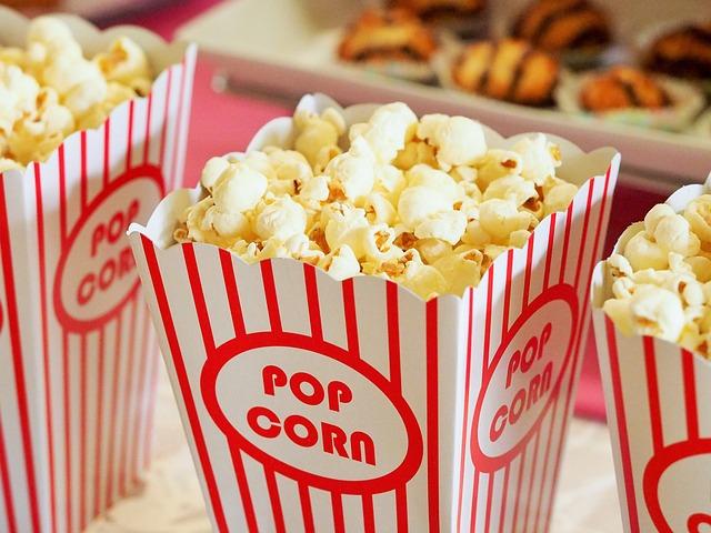 Popcorn a Lepkem: Bezpečná Svačina nebo Riziko?