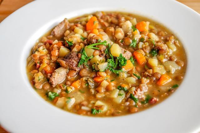 Celerová Polévka s Nivou a Ořechy: Paleo Recept na Bohatou Polévku