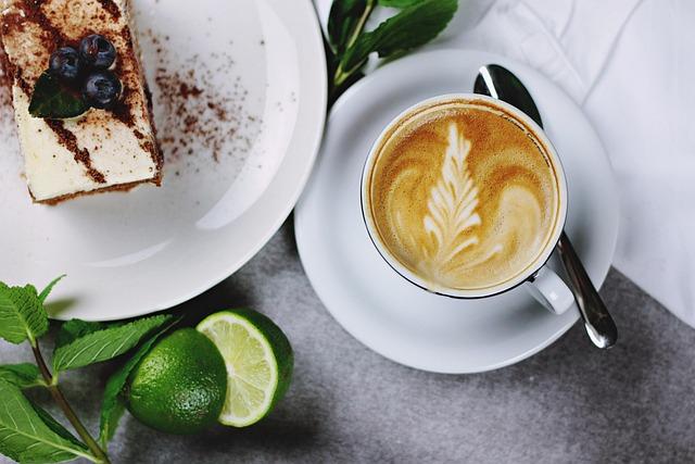 Mug cake bez lepku: dezert, který zvládne každý