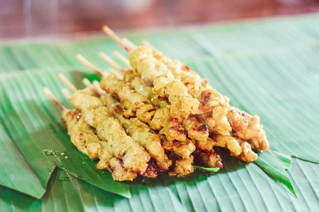 Kuřecí špízy satay: Paleo jídelníček plný bílkovin a vlákniny